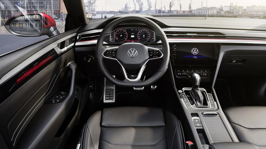 Торпедо Volkswagen Arteon R-Line 2020 года  (WW) (фото 36 из 47)